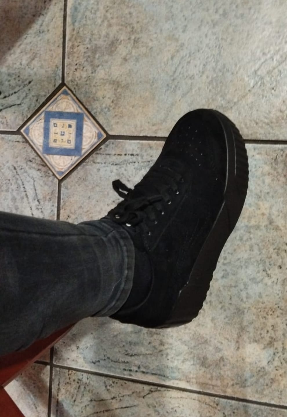 Customer photo review of Zapatilla Negra Mujer 13142