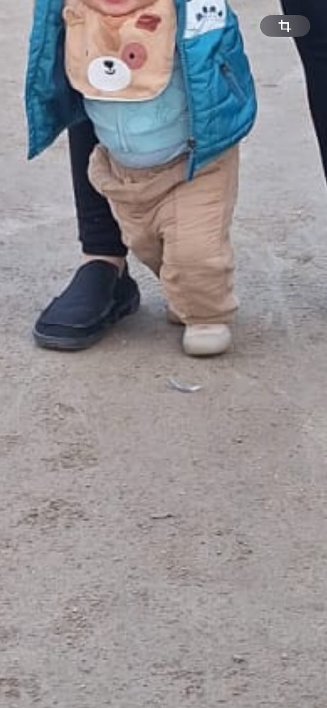 Customer photo review of Zapato Calcetín ergonómico para bebés color beige