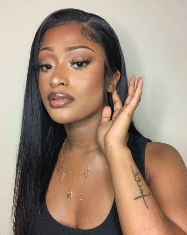 Customer photo review of MORE FACE 13x6 Lace Frontal Wig Preplucked Straight Human Hair Wigs With Baby Hair
