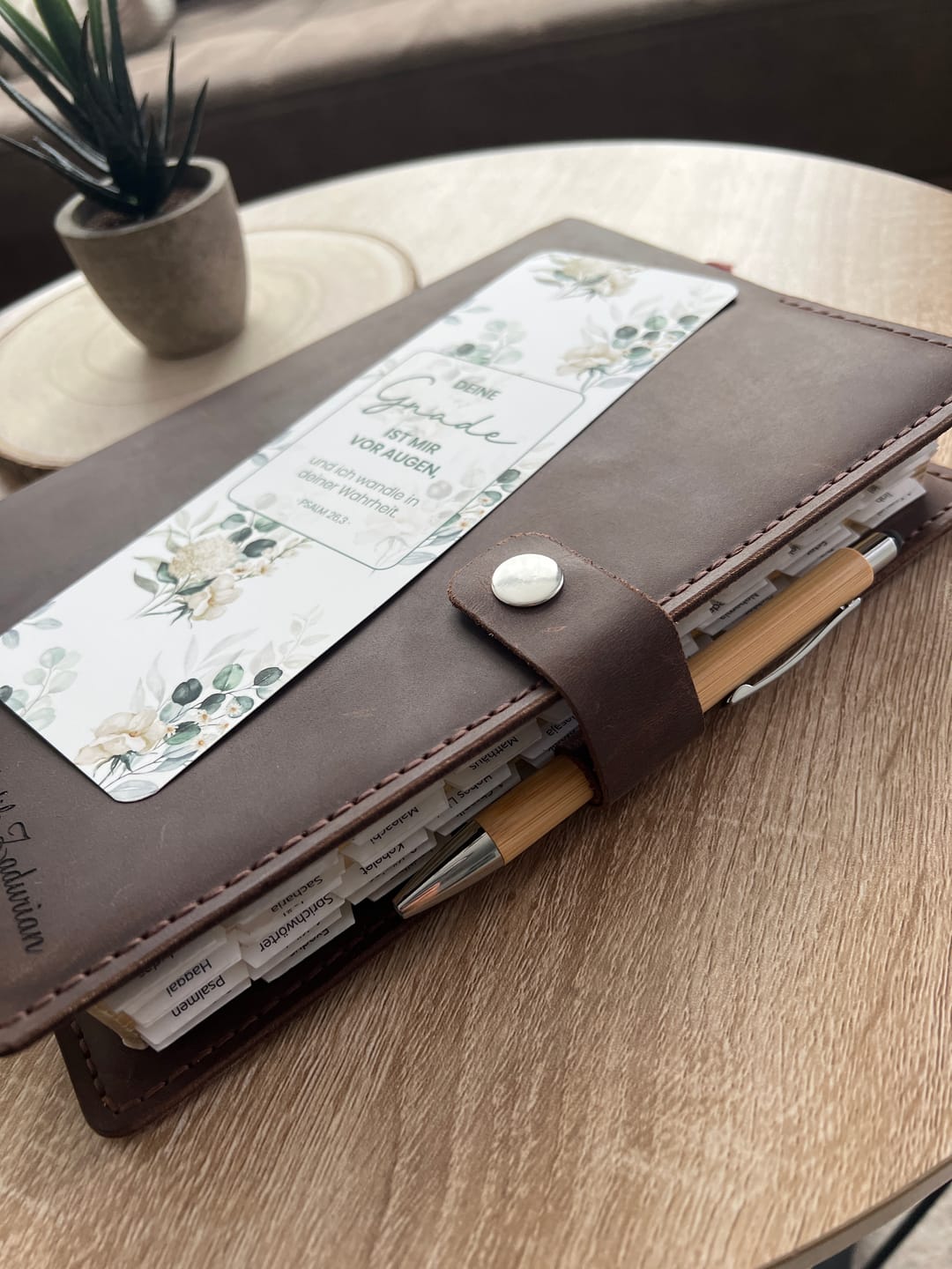 Customer photo review of Bibelhülle "Basic+" · echtes Leder · Individuelle Größen · handmade Bibelhülle nach Maß · optionale Gravur