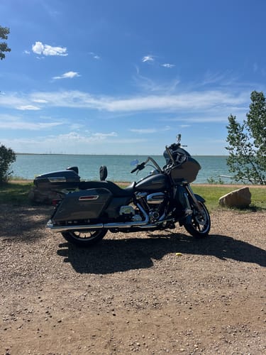 Customer photo review of HR3 Gauntlet Gray Metallic 5.5" Razor Style Tour Pack Luggage For 14-24 Harley Touring