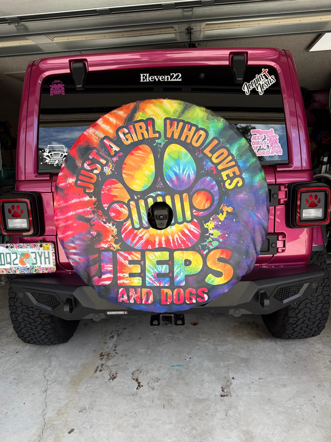 Customer photo review of Jeep Dog Paw Colorful Tie Dye Spare Tire Cover