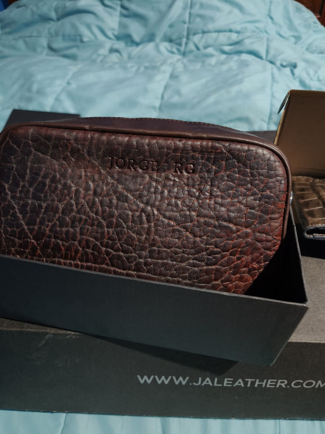 Customer photo review of Neceser/bandolera Cuello de toro café/chocolate