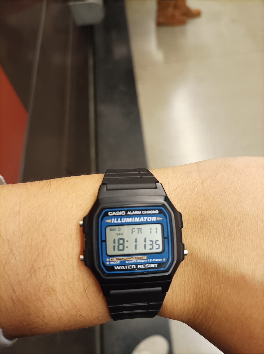 Customer photo review of Reloj Casio Vintage F-105W-1ADF Azul/Negro Illuminator