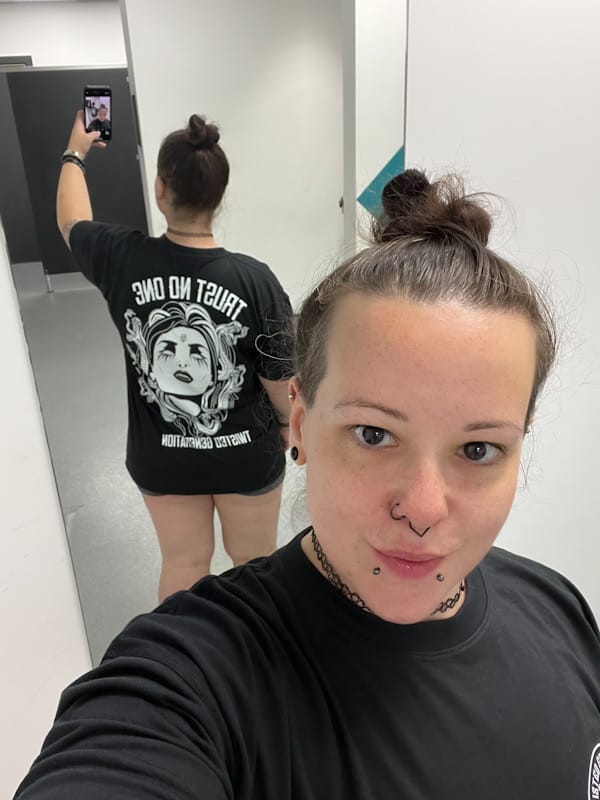 Customer photo review of Medusa Oversized T-shirt