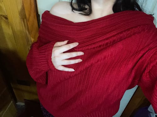 Customer photo review of SWEATER LINA ROJO