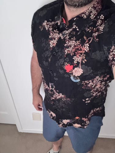 Customer photo review of Men's Retro Floral Vacation Button Up Short Sleeve Shirt