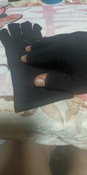Customer photo review of Therapeutic Heat Gloves