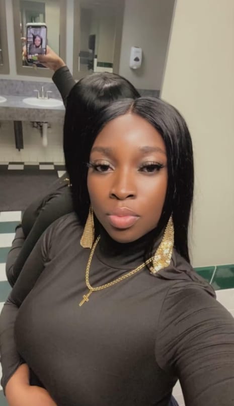 Customer photo review of MORE FACE 13x6 Lace Frontal Wig Preplucked Straight Human Hair Wigs With Baby Hair