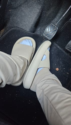 Customer photo review of HappyFlops