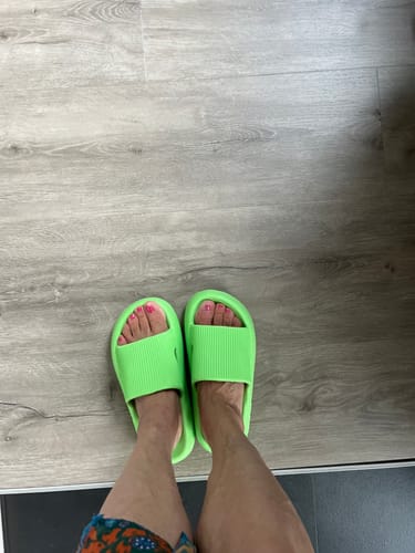 Customer photo review of HappyFlops