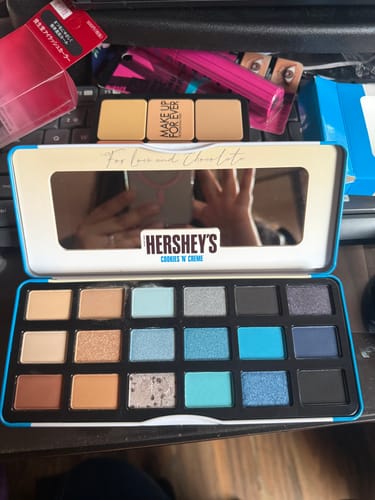 Customer photo review of Paleta de Sombras 18 tonos "Cookies & Cream"