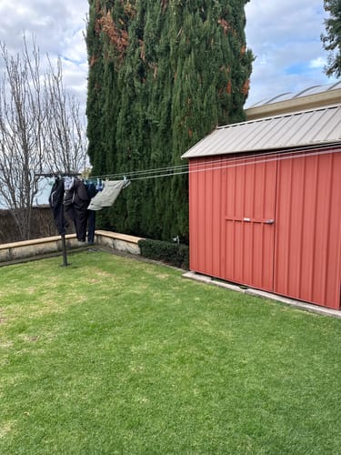 Customer photo review of Daytek 4 Line Retractable Anthracite Black Clothesline