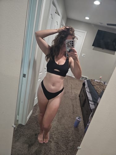 Customer photo review of Black Rib Hi-Waist Bottom