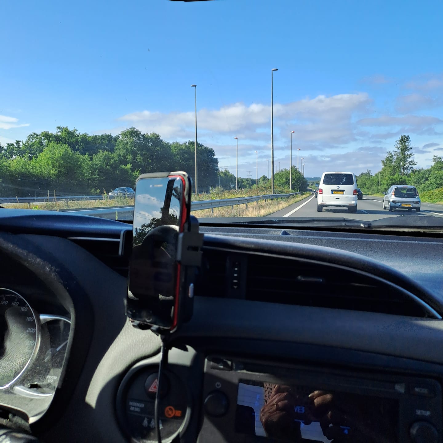 Customer photo review of WEGMAN™ Telefoonhouder Auto met 15W QI Draadloze Oplader - Autolader