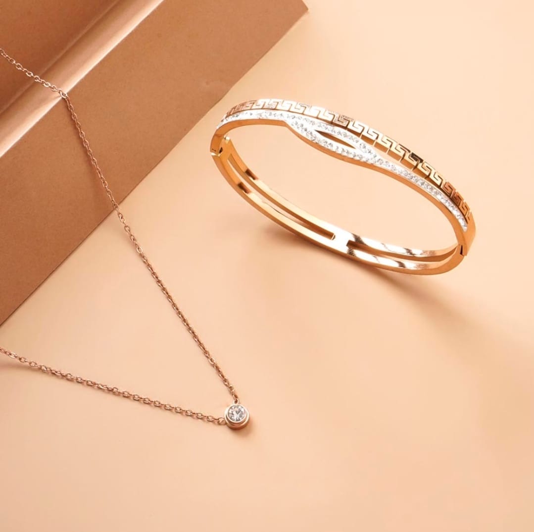 Customer photo review of Multi Stone Q Clasp Bracelet & Stone & Strand Necklace Combo Set