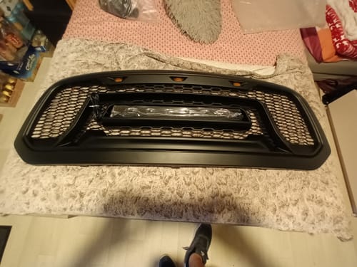 Customer photo review of 6-bead Led Light Bar For American Modified Ford/Chevy Silverado/Dodge Ram/Jeep Wrangler/Toyota Tacoma/GMC Sierra Grille