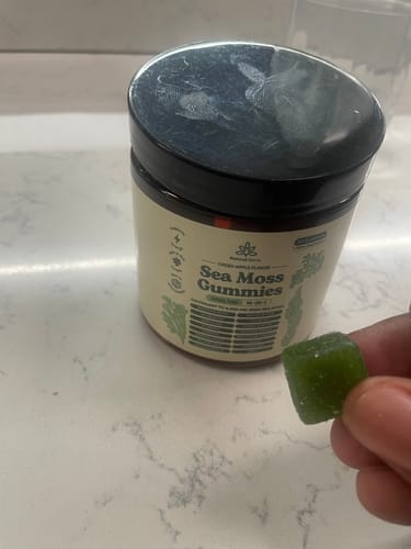 Customer photo review of Sea Moss 16-In-1 Gummies