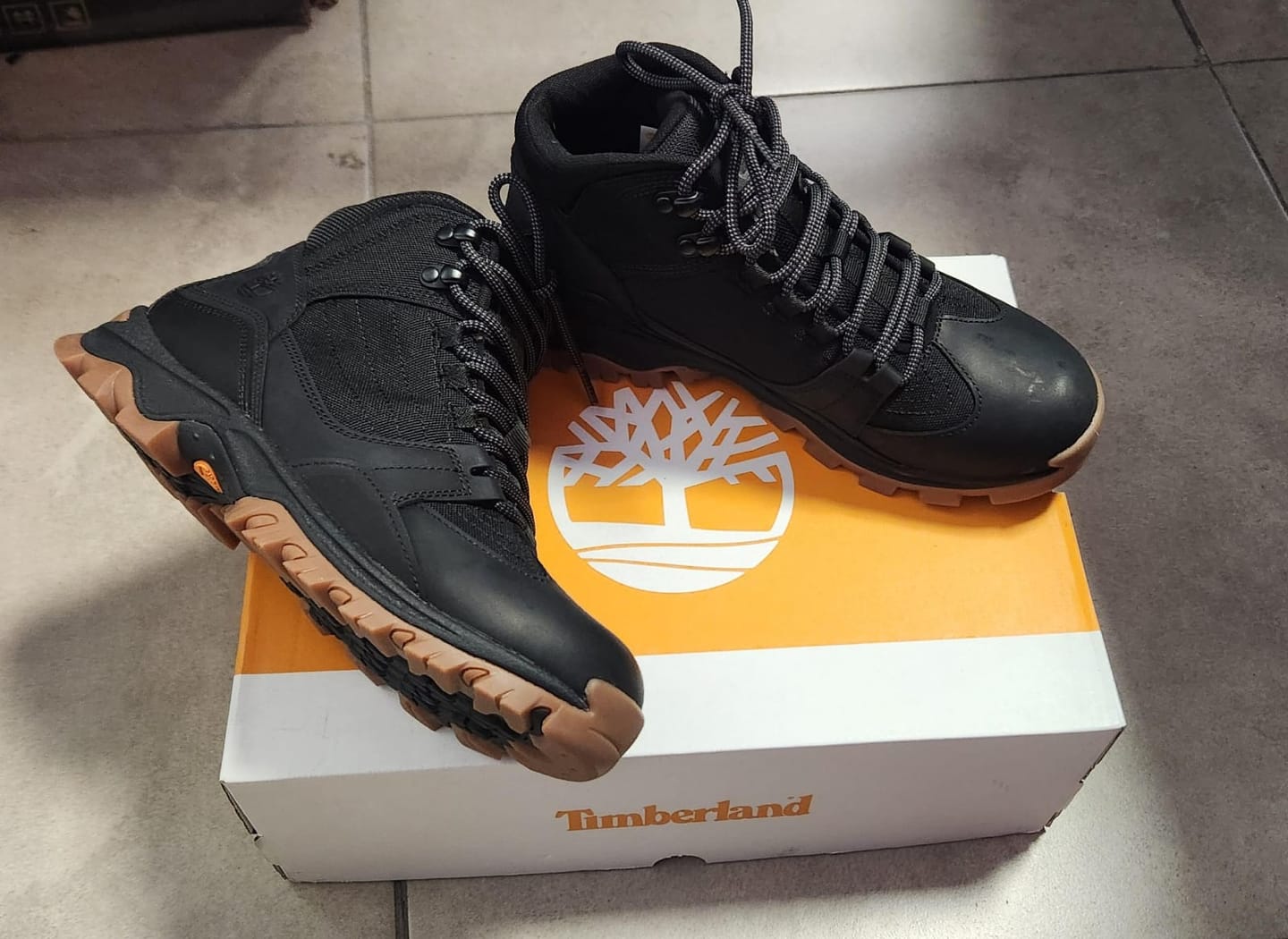 Customer photo review of Botas Timberland Mt. Maddsen Mid Lace Negro Marrón