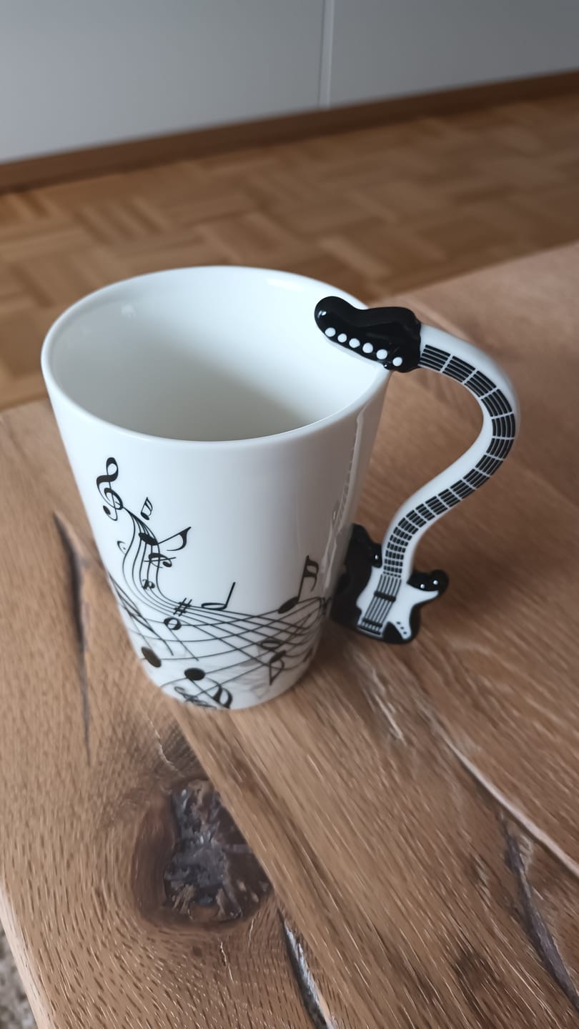 Customer photo review of Originelle Tasse – E-Gitarre