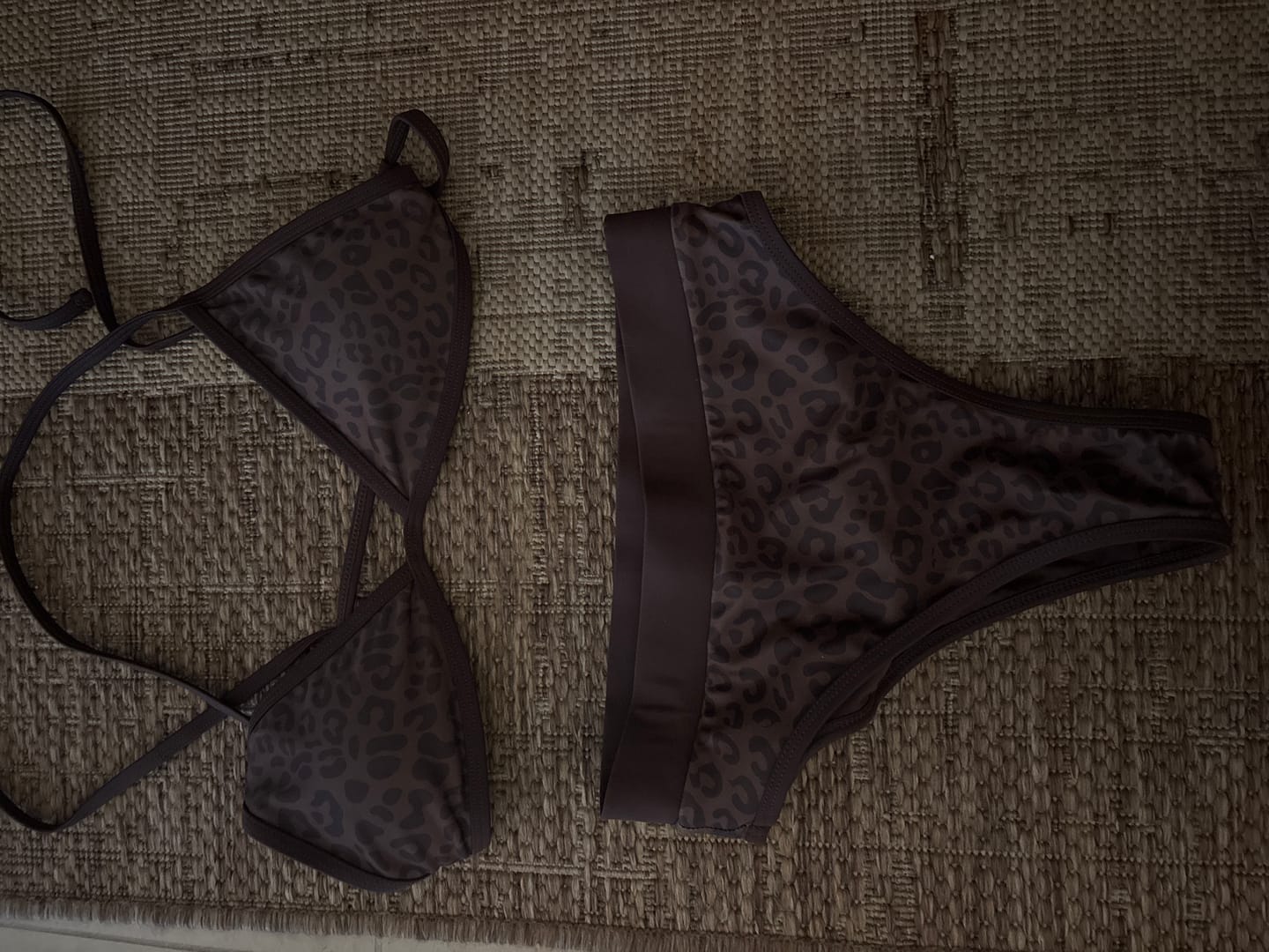 Customer photo review of LILY Jaguar Minimal Triangle Top