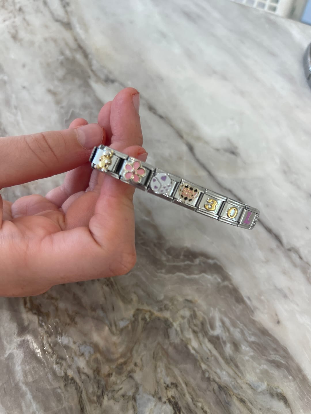 Customer photo review of Charm Inicial Rosa