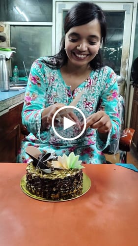 Customer video review of Dahlia Premium Blue Floral Long MulMul kurta