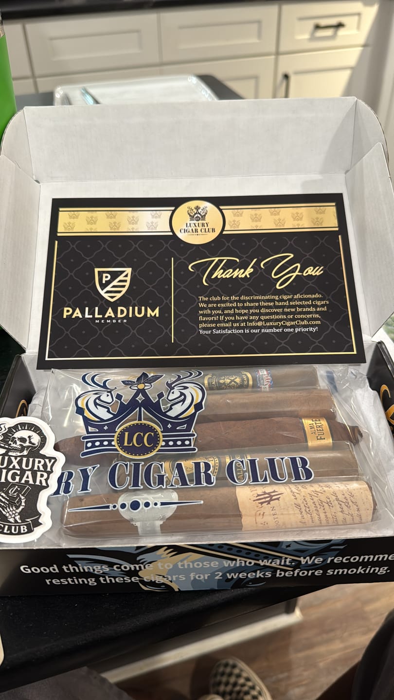 Customer photo review of Palladium Subscription Luxury Cigars Monthly