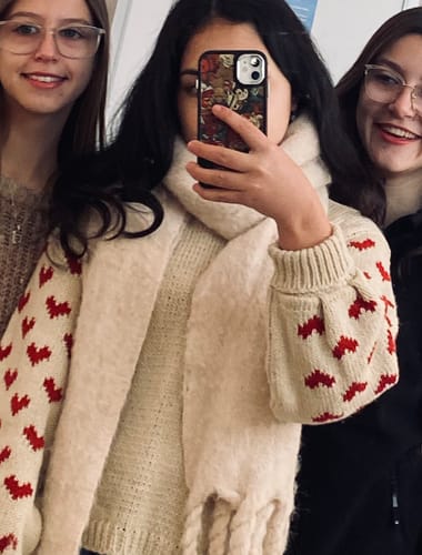 Customer photo review of Sweater Corazones Ecru