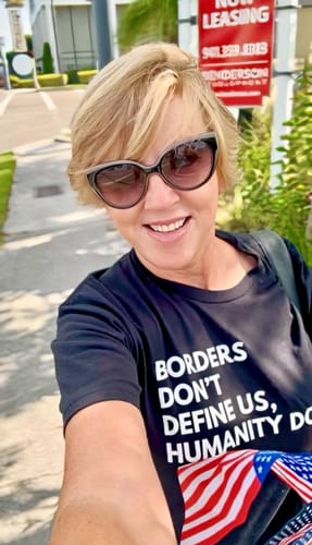 Customer photo review of Borders Premium Unisex T-Shirt