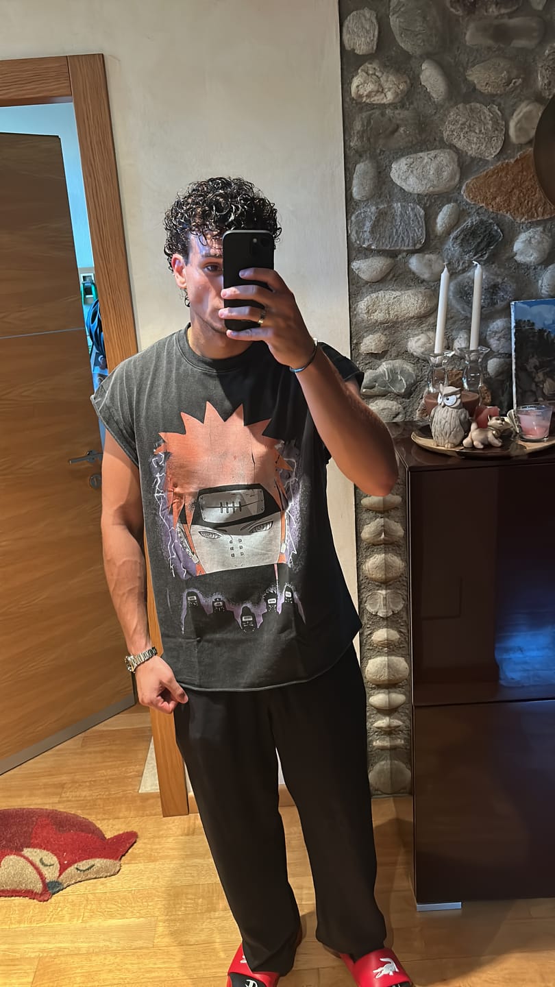 Customer photo review of Pain muscle tee