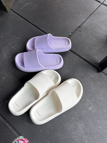 Customer photo review of HappyFlops