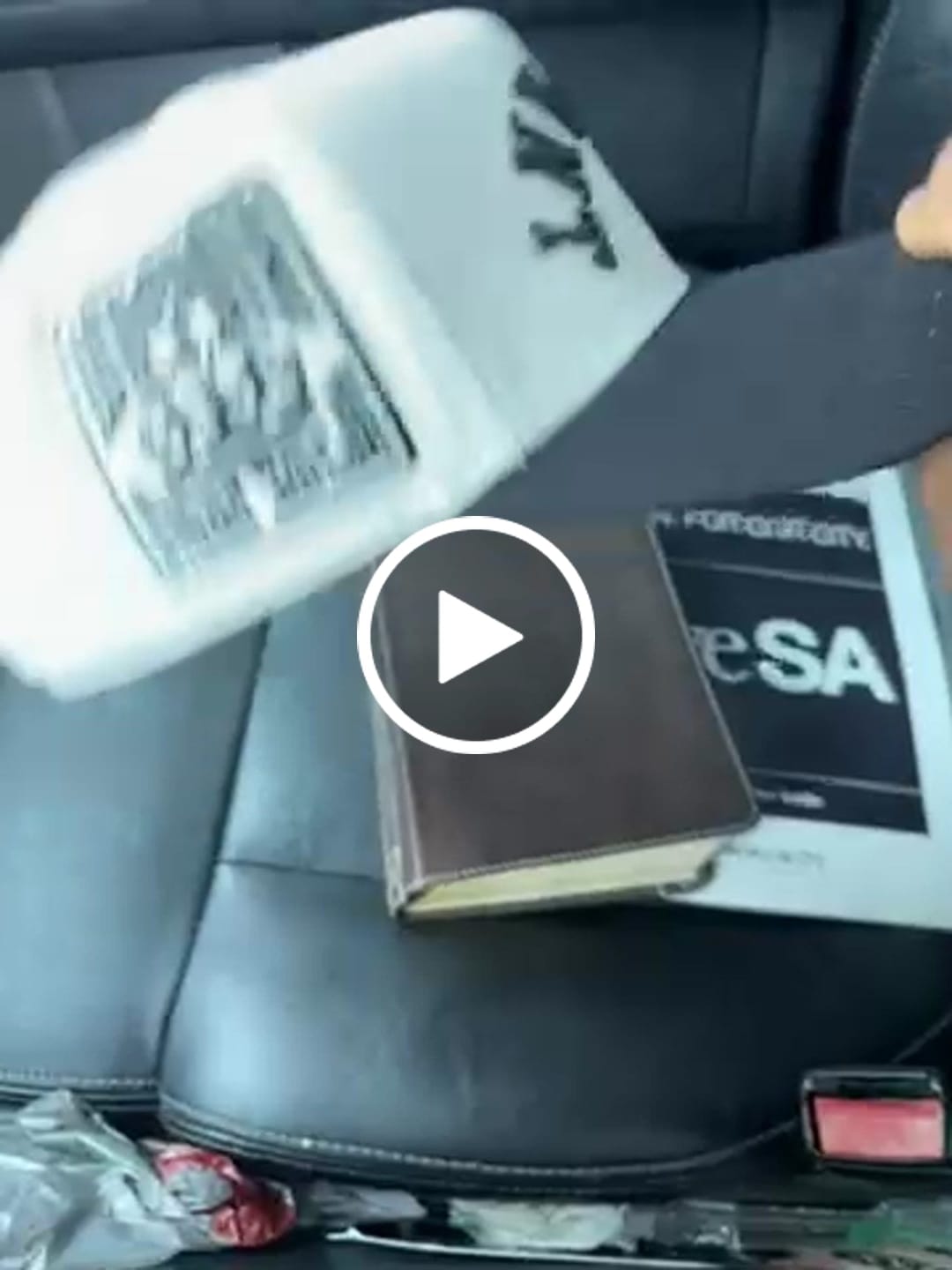 Customer video review of ‘SERVANT’ Premium SnapBack - Cream/Black