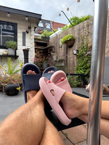 Customer photo review of HappyFlops