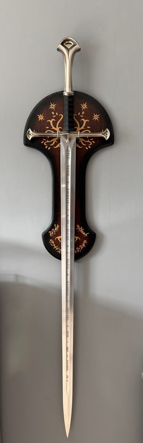 Customer photo review of Lord Of The Rings - Officially Licensed United Cutlery Anduril Sword of Aragorn