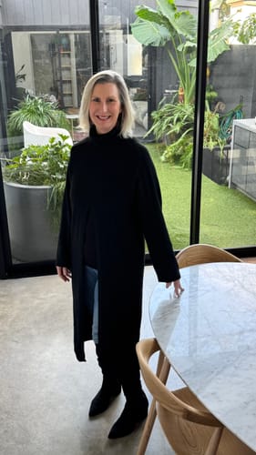 Customer photo review of Eva Heavyweight Throw On | Black | Cashmere Blend