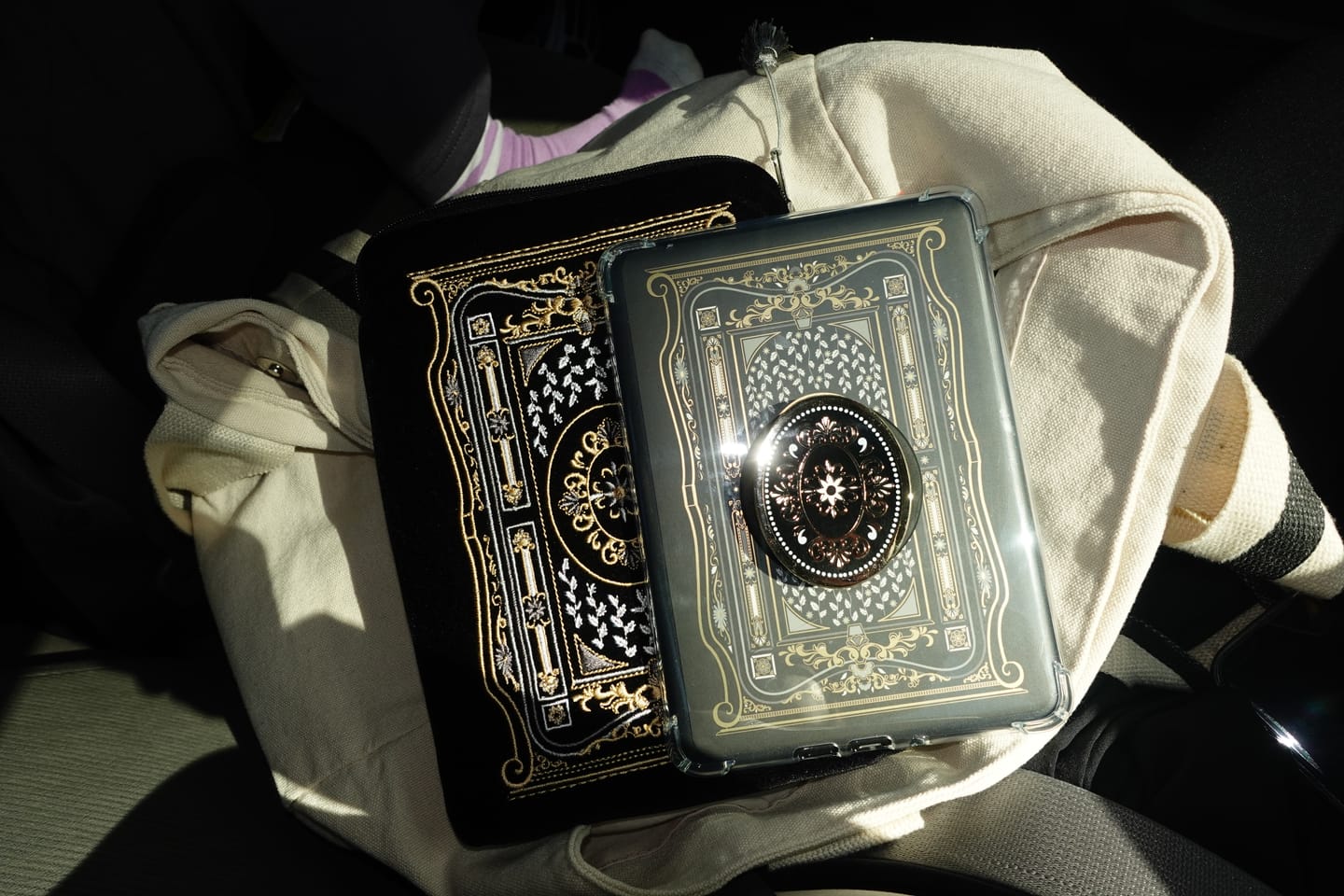 Customer photo review of Literati Black Kindle Sticker Insert