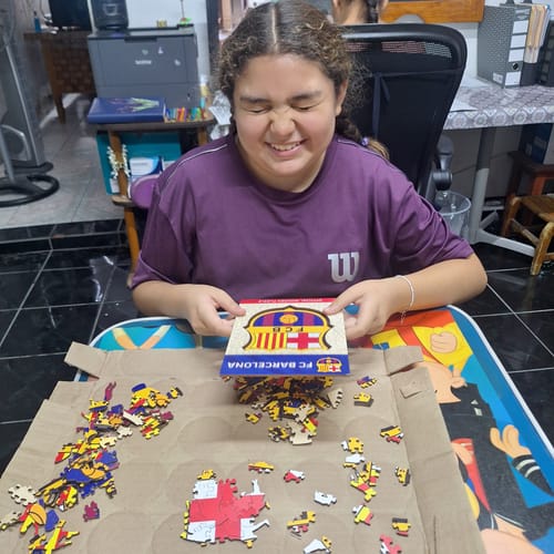 Noé G. review of FC Barcelona® Escudo - Rompecabezas de Madera image 1 out of 1