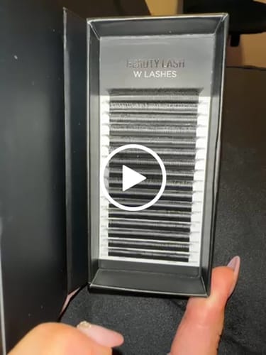 Customer video review of W Lashes