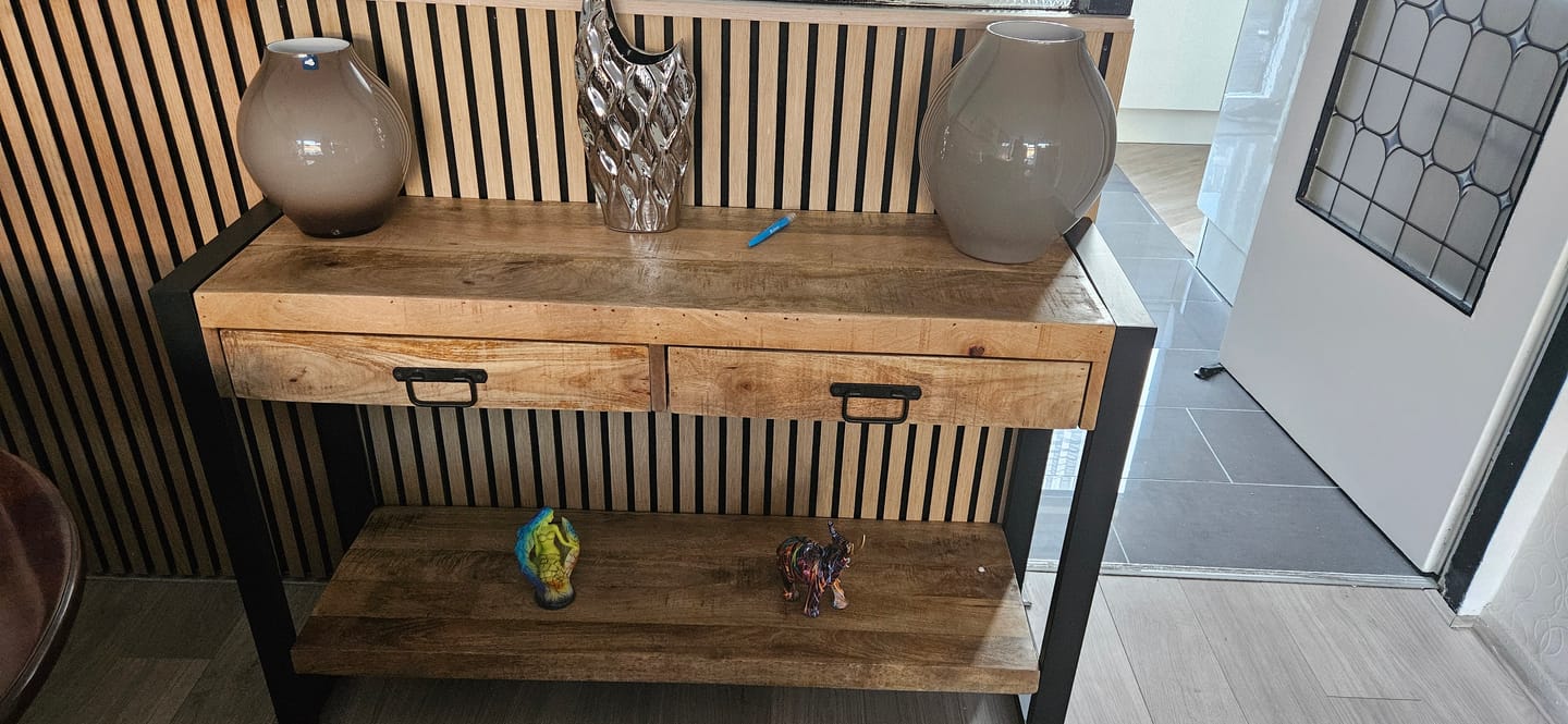 Customer photo review of Sidetable met twee lades | 120 x 35 x 76 cm | Mangohout