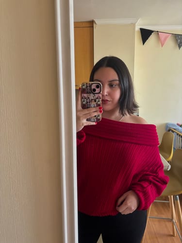 Customer photo review of SWEATER LINA ROJO