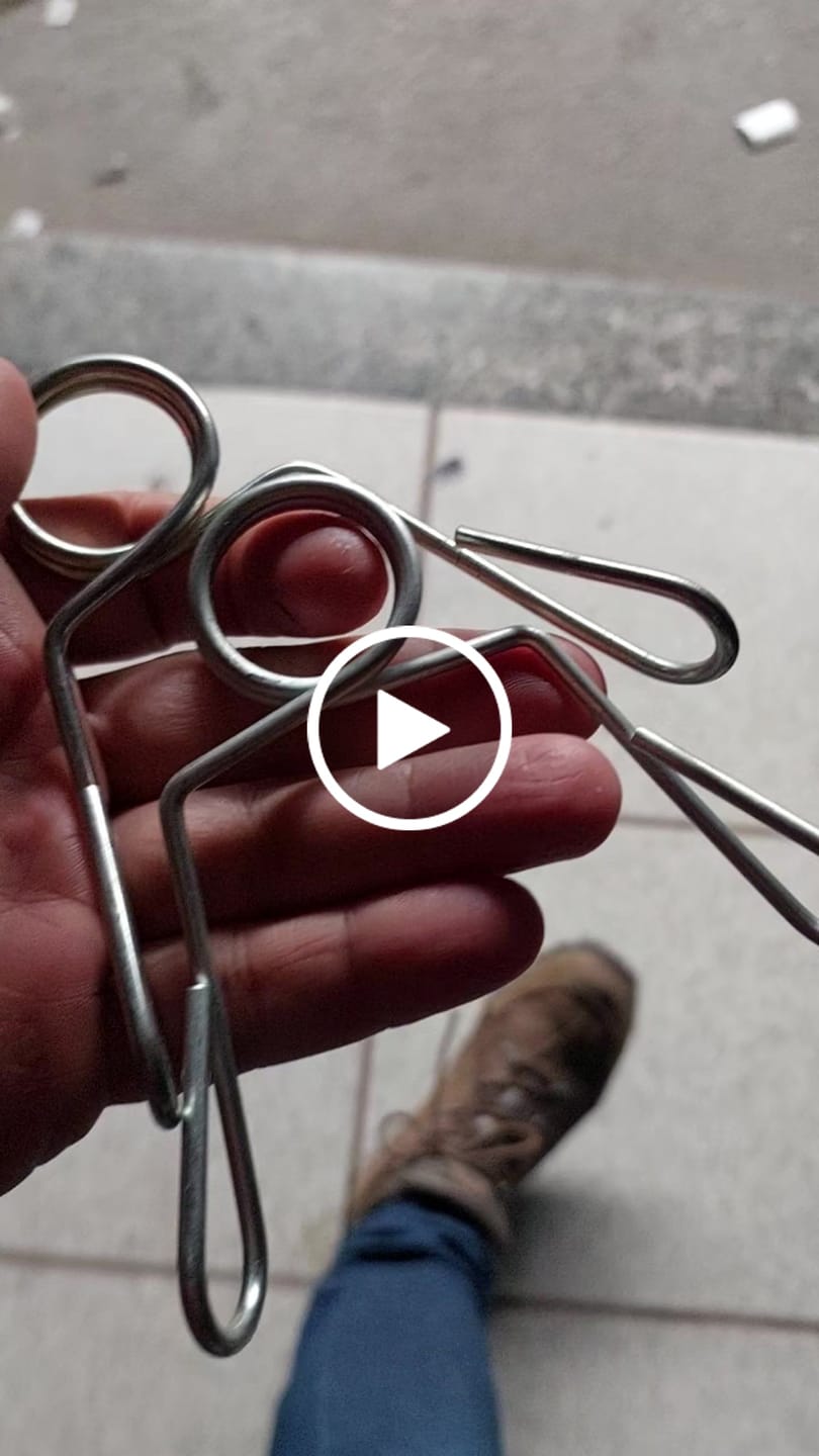 Customer video review of Presilha Zincada Para Barra de Musculação E Halteres