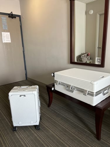 Customer photo review of Check-in: All-in-One 28"