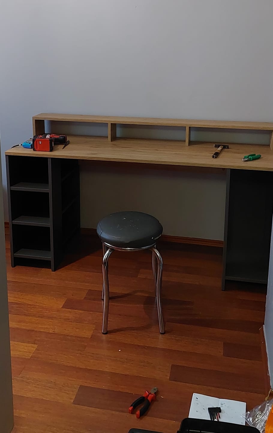 Customer photo review of Rani HA110 Raflı Oyuncu Bilgisayar Masası 160 Cm Çalışma Masası Sepet Ceviz - Antrasit