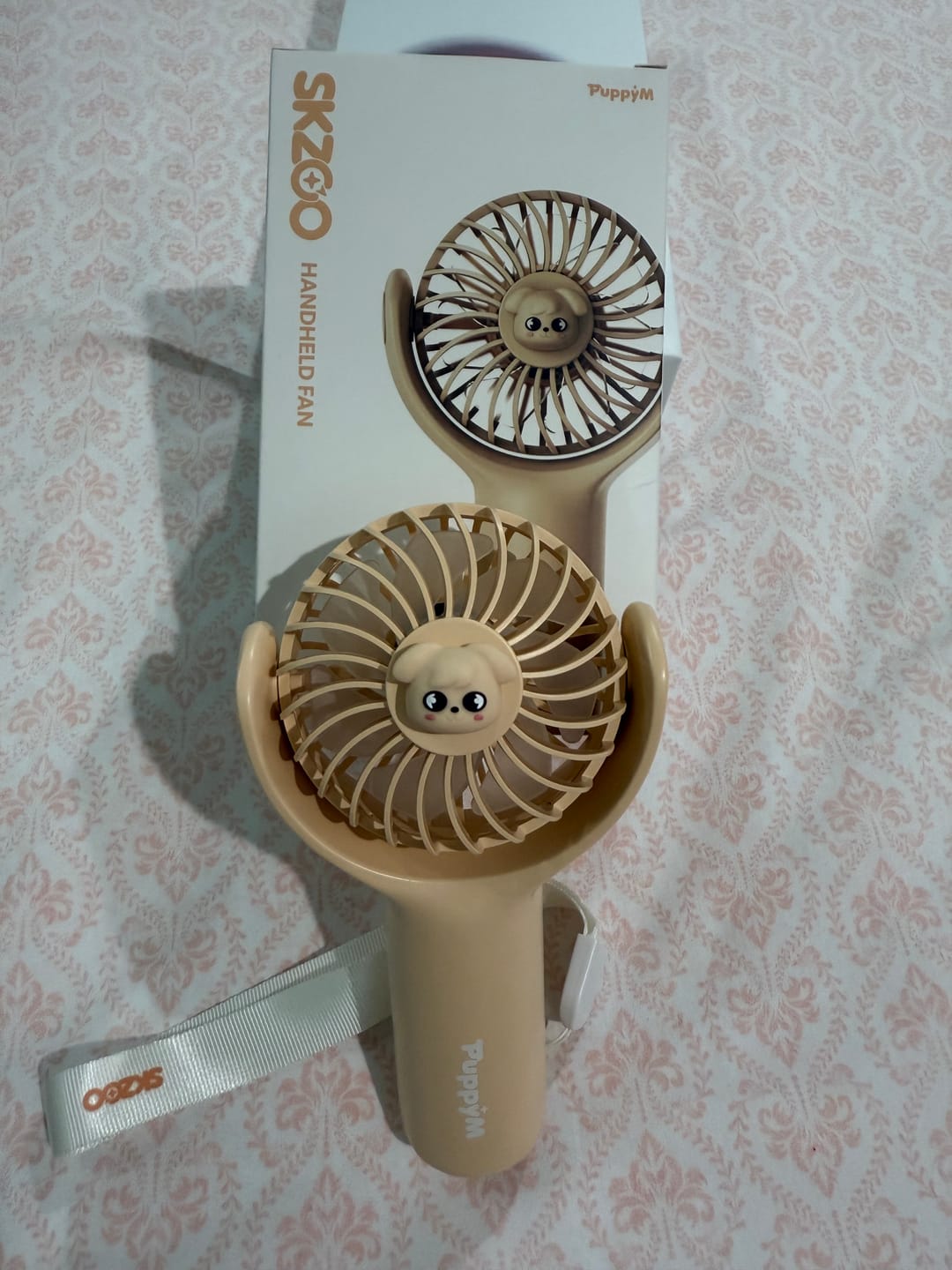 Customer photo review of STRAY KIDS - dominATE SEOUL WORLD TOUR OFFICIAL MD SKZOO HANDHELD FAN