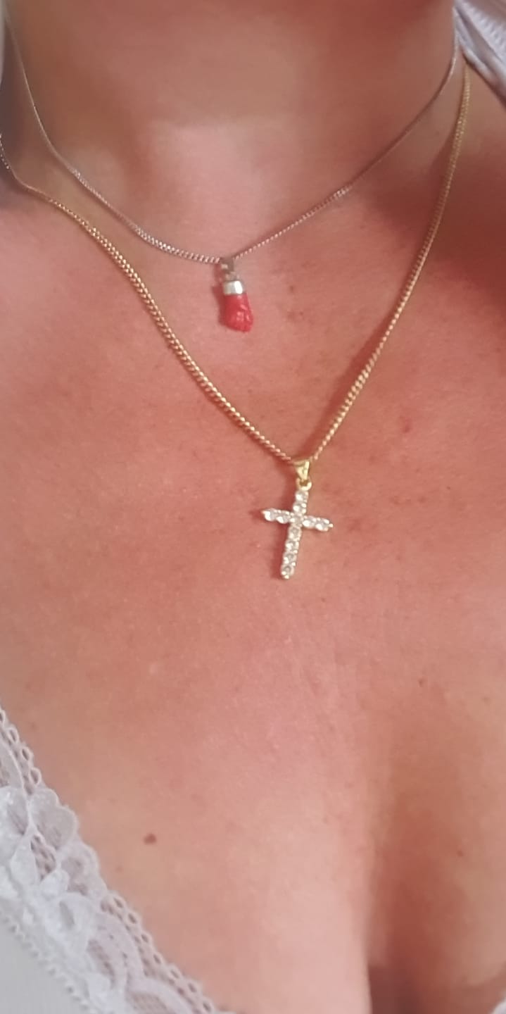 Customer photo review of Collier Croix Cristal Simple