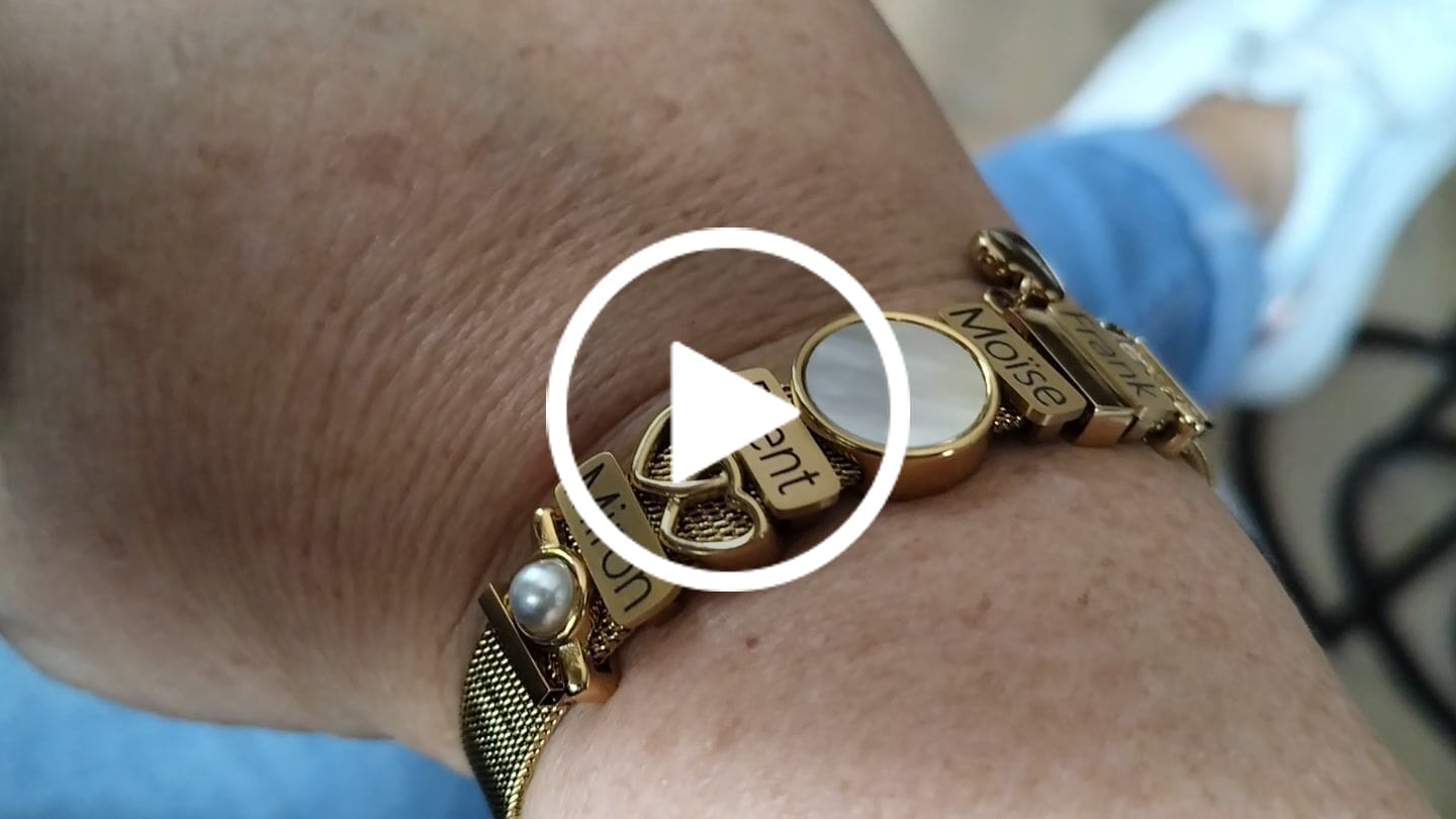 Customer video review of Mesh charm name gold