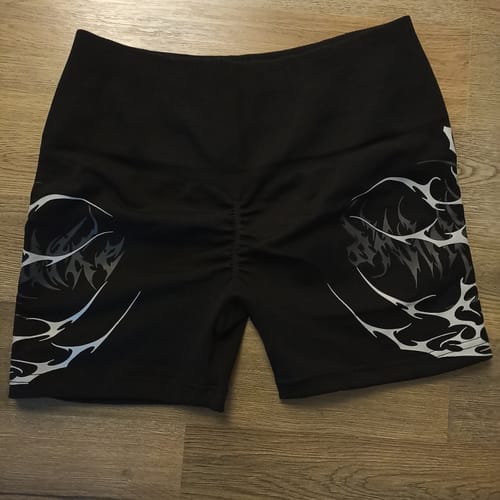 Customer photo review of Women's Void Tech™ Nightbliss Seamless Shorts [MIDNIGHT]