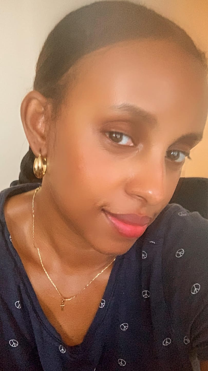 Customer photo review of Talia Gold Hoop Earrings