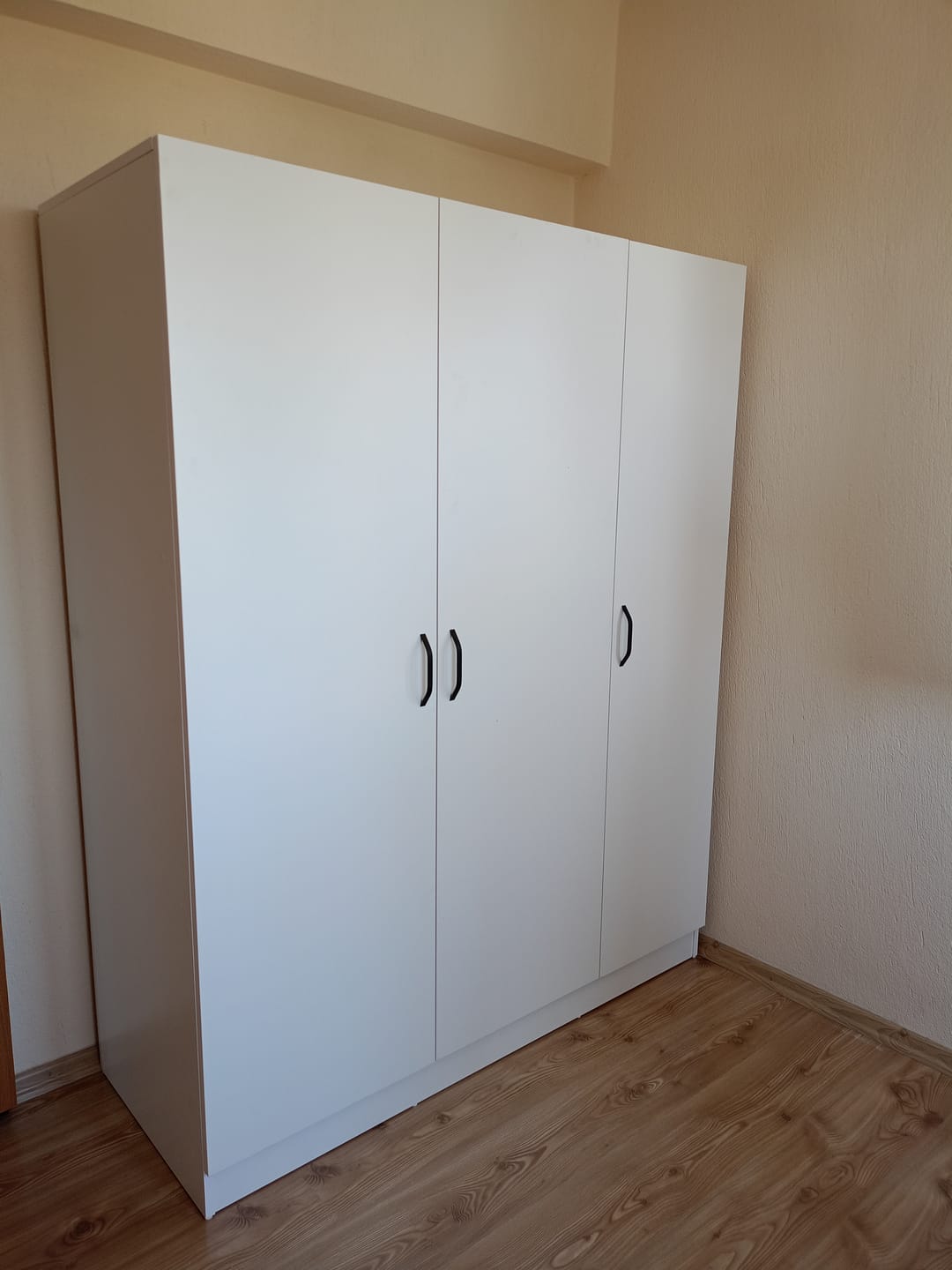 Customer photo review of Rani BA105 Yüklük 3 Kapaklı 8 Raflı Yatak Yorgan Yastık Saklama Dolabı Beyaz